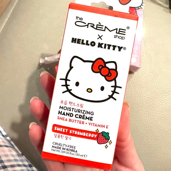 The Creme Shop Hello Kitty Set lip balm lip gloss hand cream - Picture 3 of 5